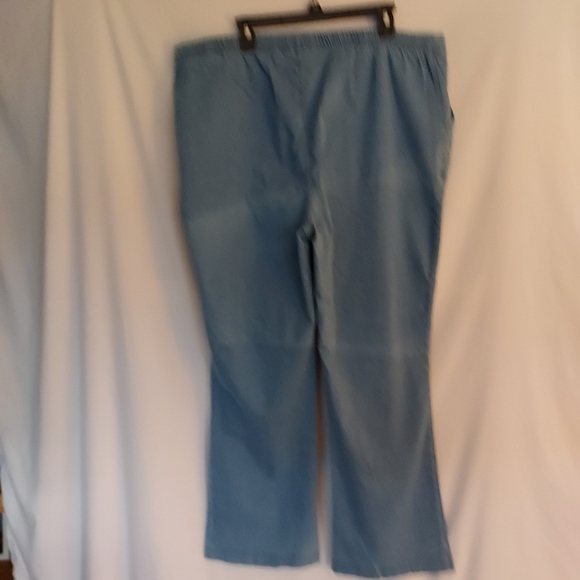 Women's Blue Jeans - Picture 4 of 6